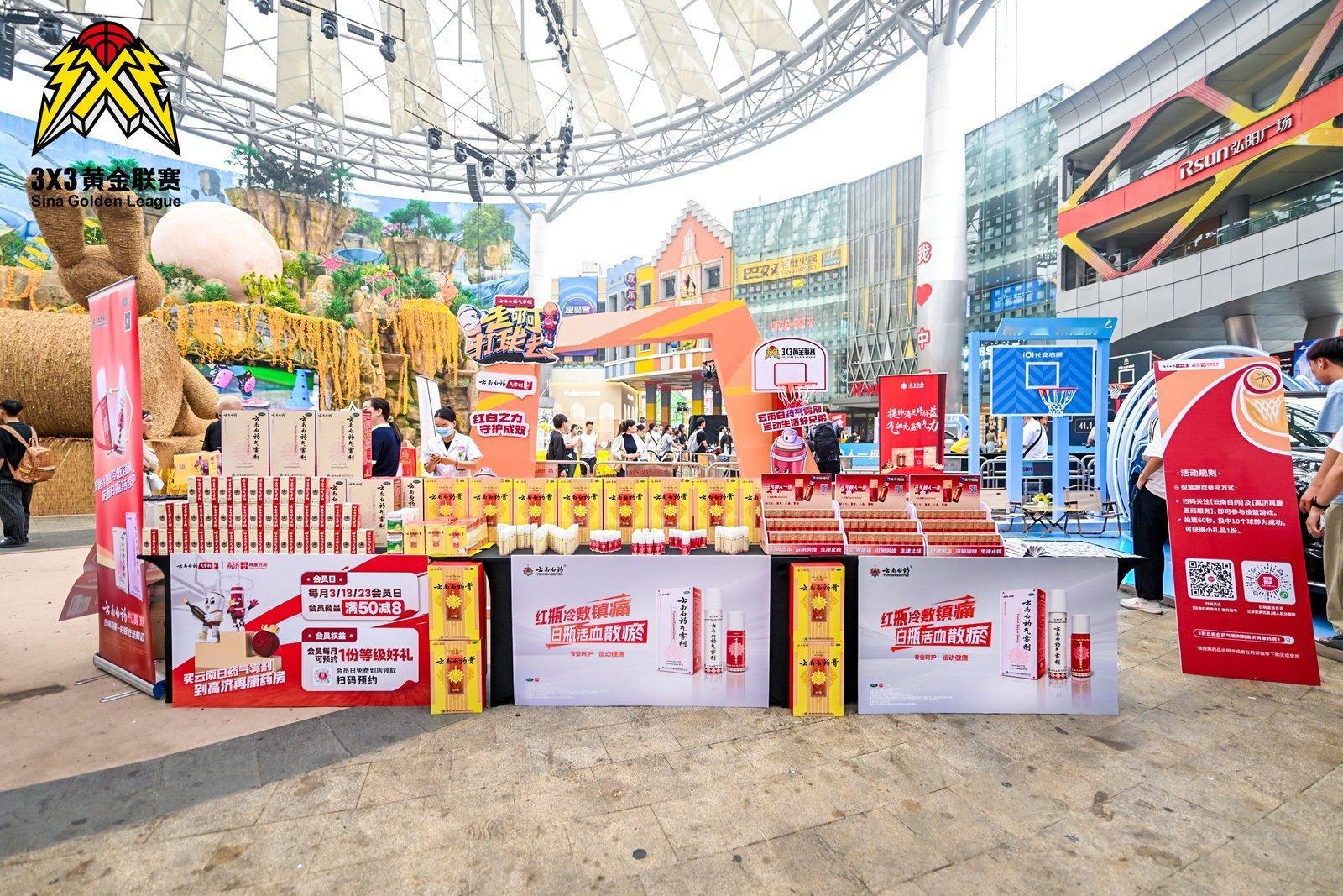 当3X3黄金联赛的球员们在球场展开高强度对抗，每一次冲刺、起跳与碰撞都暗藏着软组