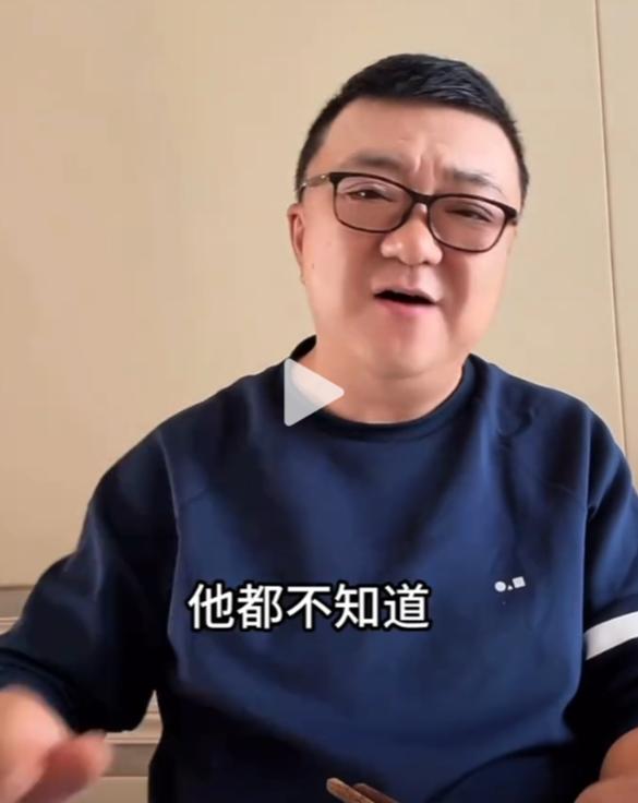 周海滨要不要学学武磊呢？
很多人说当年董路喷武磊非常厉害，我也略有记忆和耳闻。