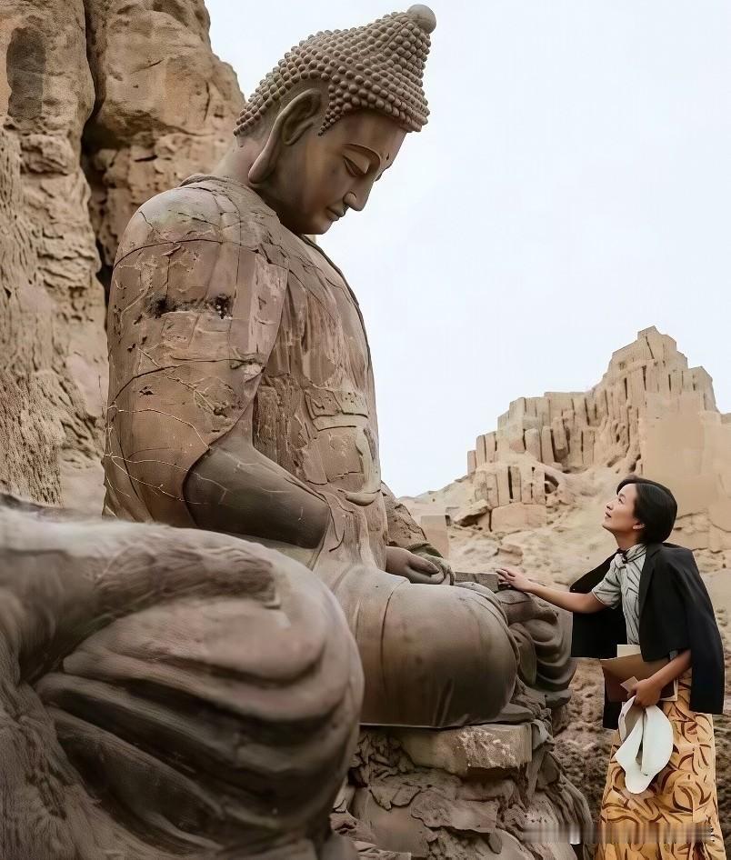 我林家满门忠烈，你算个什么东西……

这张照片是林徽因经典的“人佛对望”画面，也