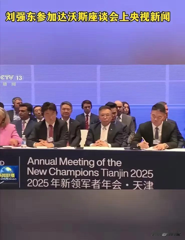 刘强东再次出现这个镜头，付出了低调，也付出了高调！
刘强东自出现争议之后，许久没