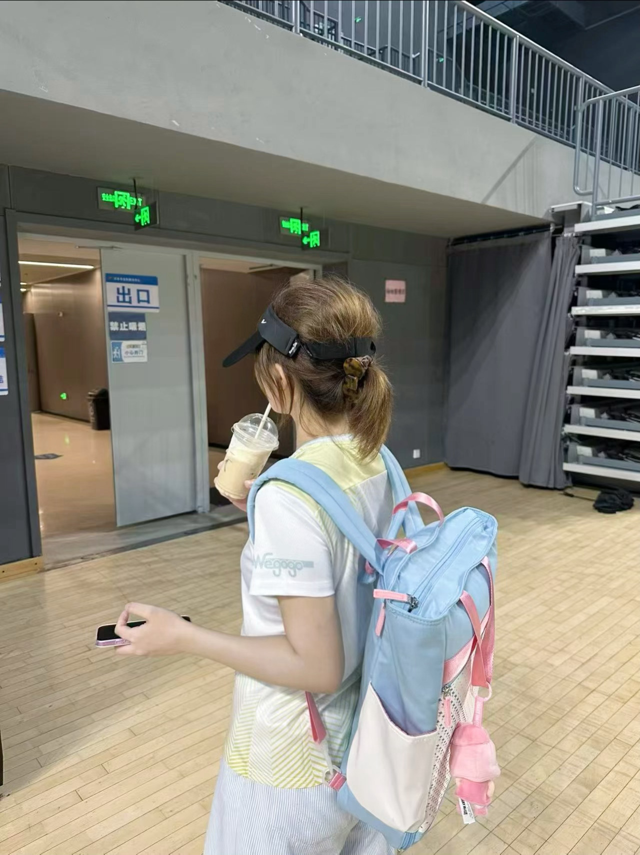 打完球一身臭汗去看了龙餐馆 好看的 就是有点吓人。。 