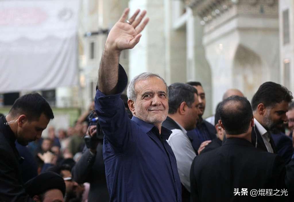 伊朗总统强硬回应：无条件投降是“带进坟墓的幻想”！

核心动态
伊朗总统佩泽希齐