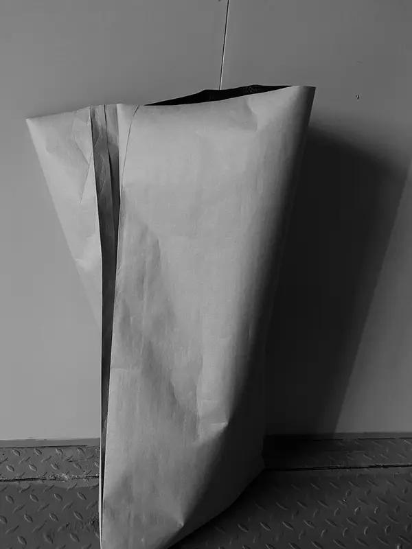 1973年上高中那会儿，在公社工作的父亲弄回来几条日本尿素的内包装化纤布袋，袋子