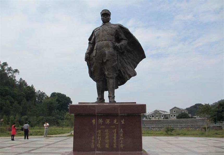 袁崇焕墓要拆迁，李济深紧急上书表达担忧，毛主席批示彭真要马上彻查此事！
一九五二