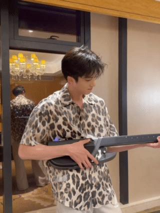 闫桉说要把眼泪藏起来少年无尽夏 以前总觉得“把眼泪藏起来”这句话有点矫情，但从闫