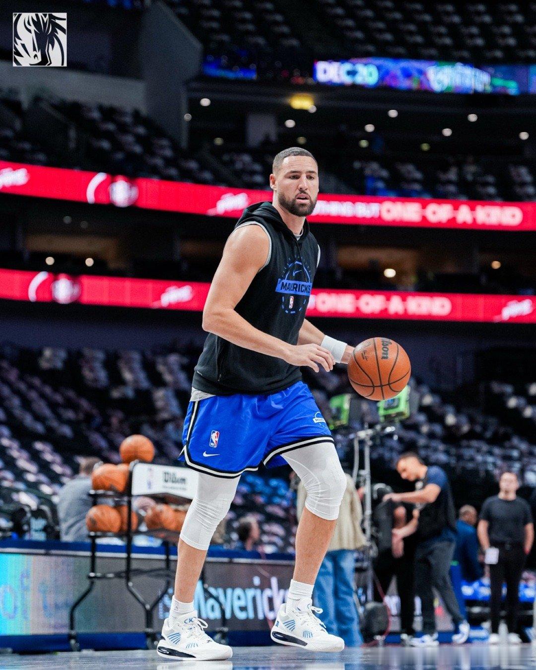 常规赛第2️⃣6️⃣场 独行侠主场对阵篮网你汤的赛前热身又穿回KT10了克莱汤普