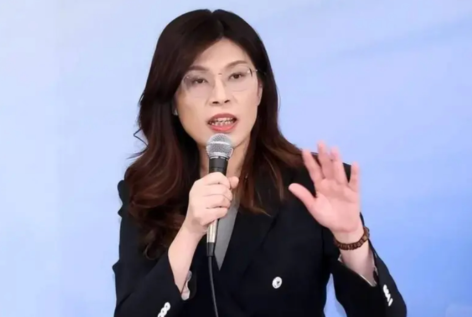 郑丽文访陆遭台陆委会恫吓 陆委会跳脚如“蛙”，恫吓之词尽显荒唐。郑丽文访陆顺民心