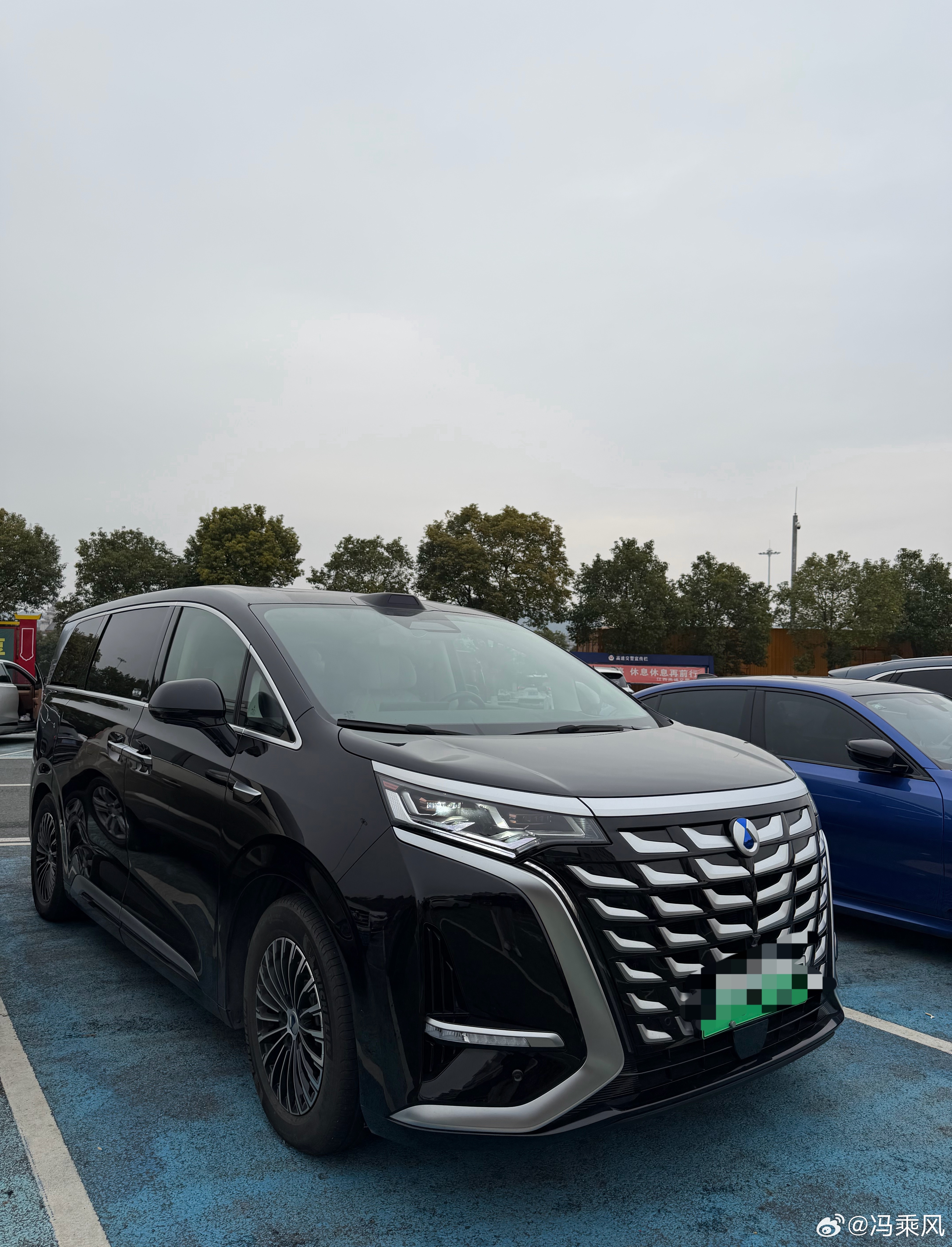 开了600多公里腾势D9，也是第一次用这么长时间的天神之眼，高速完全0接管开过来