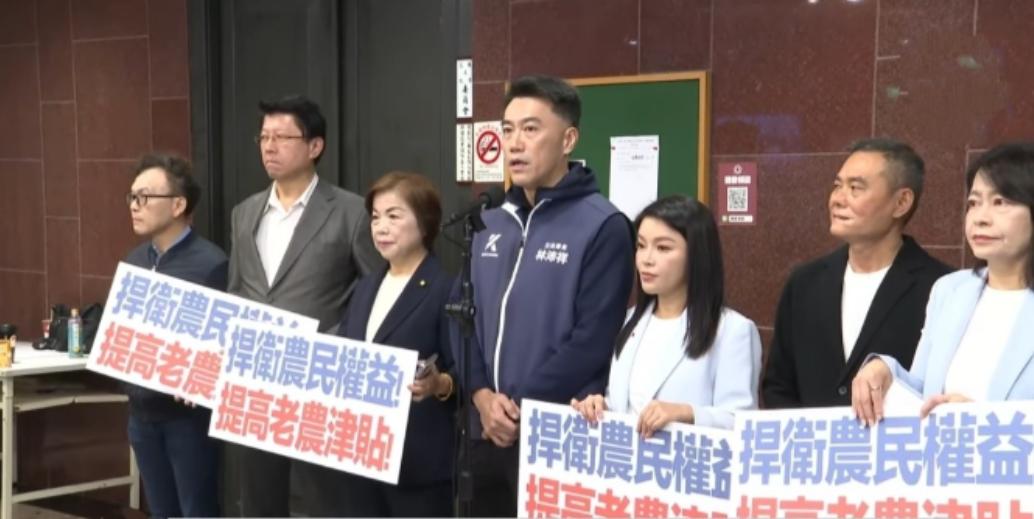 笑不活了！
 
23位民进党立委12月19日上午举行记者会，主张老农津贴从现在的