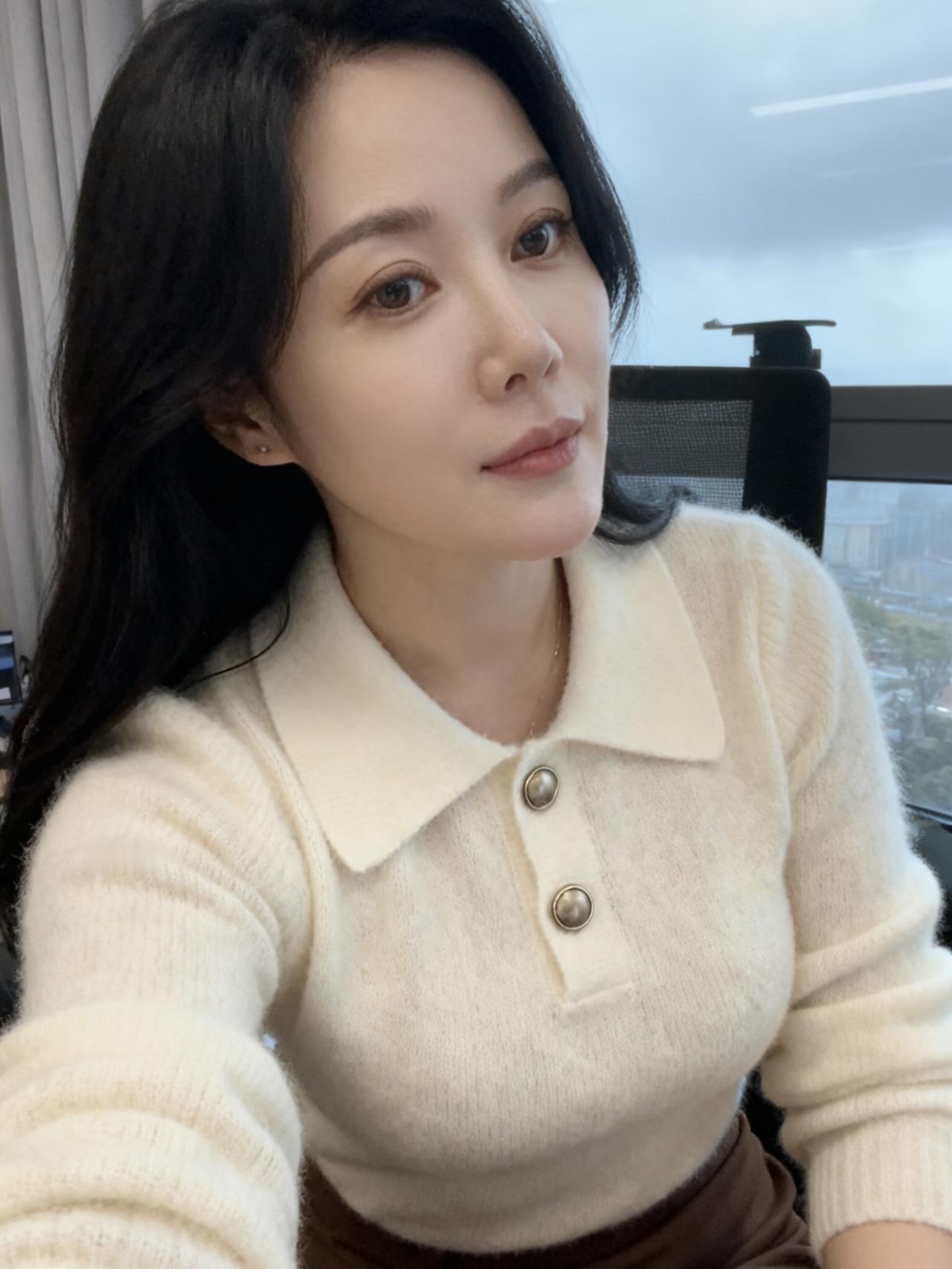 平凡的生活，都在上班下班中度过，
平淡的走着，简单的过着，
不埋怨生活里的苦，不