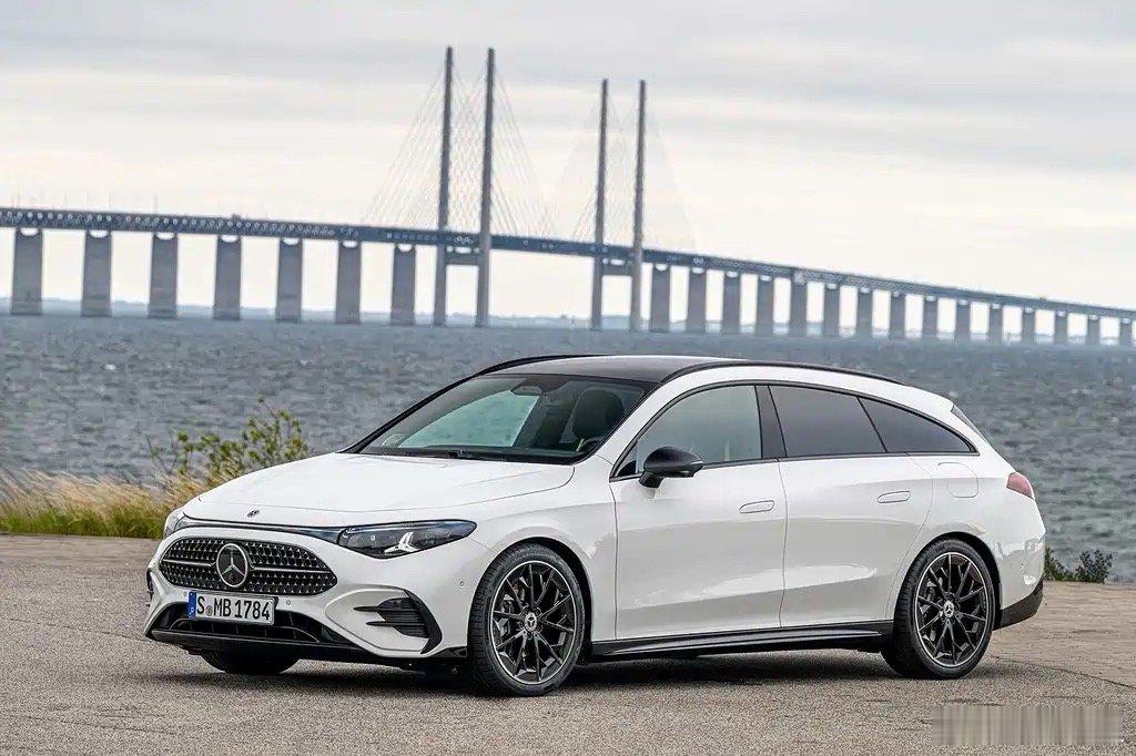 近日，梅赛德斯奔驰全新 CLA 猎装版官图发布，先期推出 CLA 250+ 和 