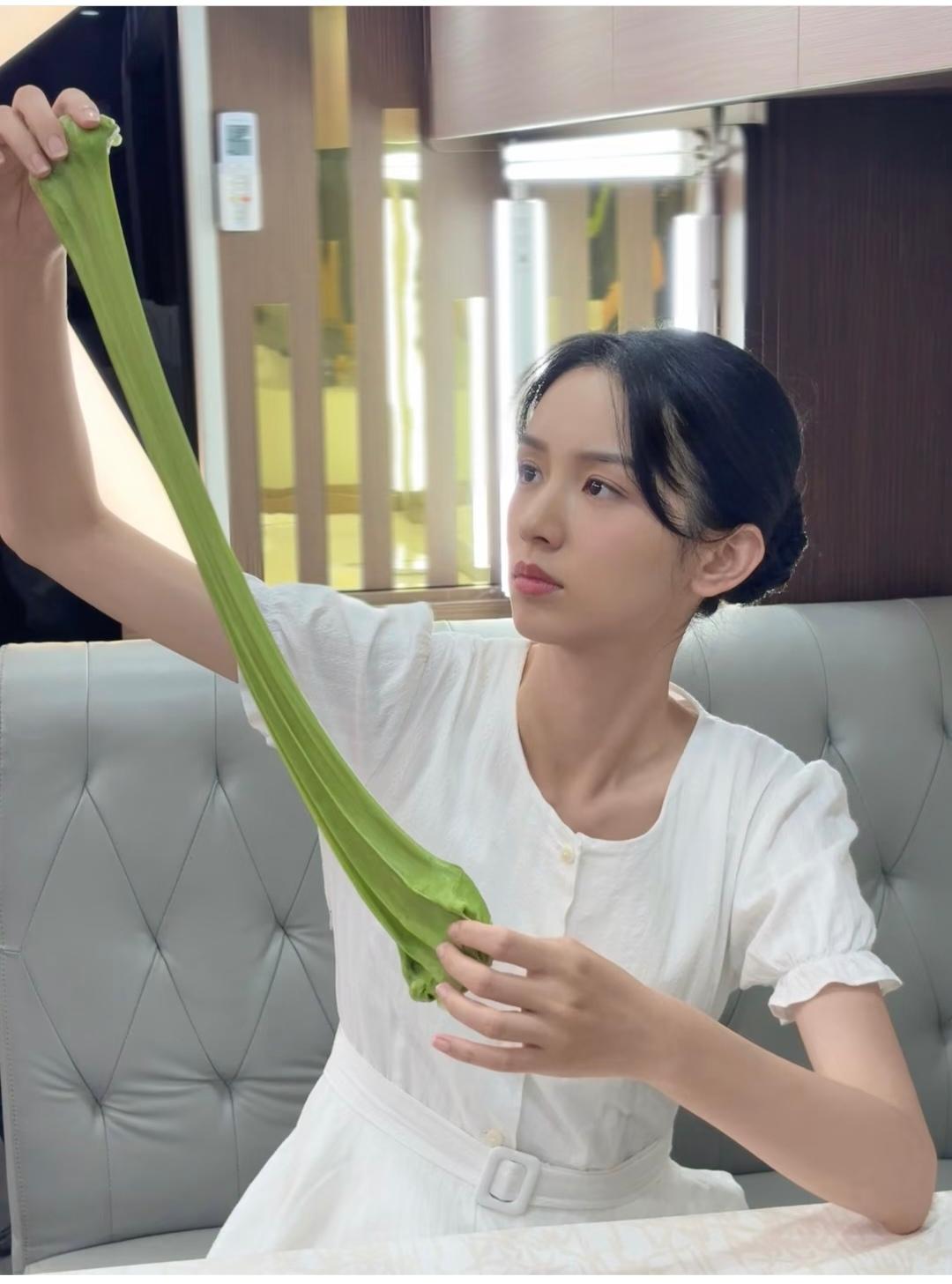 看来不光孩子爱玩，大人也爱。