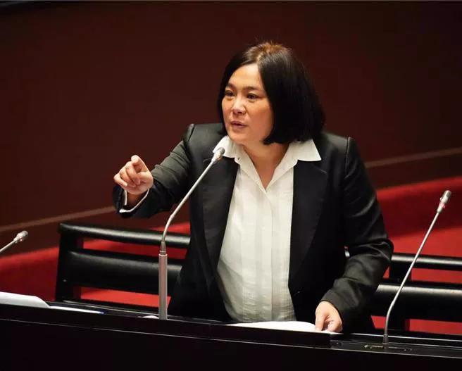 国民党主席改选即将展开，因现任主席朱立伦已明确表态「交棒」，台中市长卢秀燕也公开