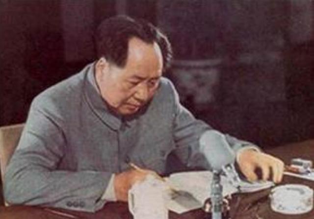 1971年毛主席与周总理会谈，闲聊中毛主席：洪学智被搞到哪里去了

洪学智这人，