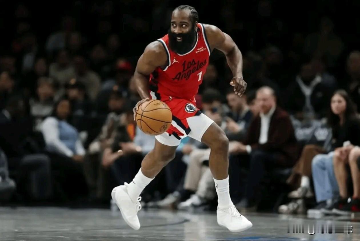 哈登是NBA历史独一档的双能卫吗说起NBA历史顶级双能卫，詹姆斯·哈登绝对拥有一