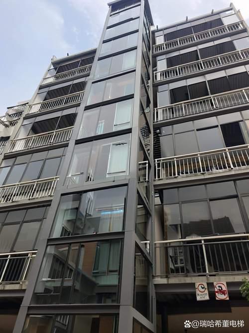 西城区牛街白广路二条10号楼两部超期服役22年的电梯完成焕新，春节前正式投用，惠