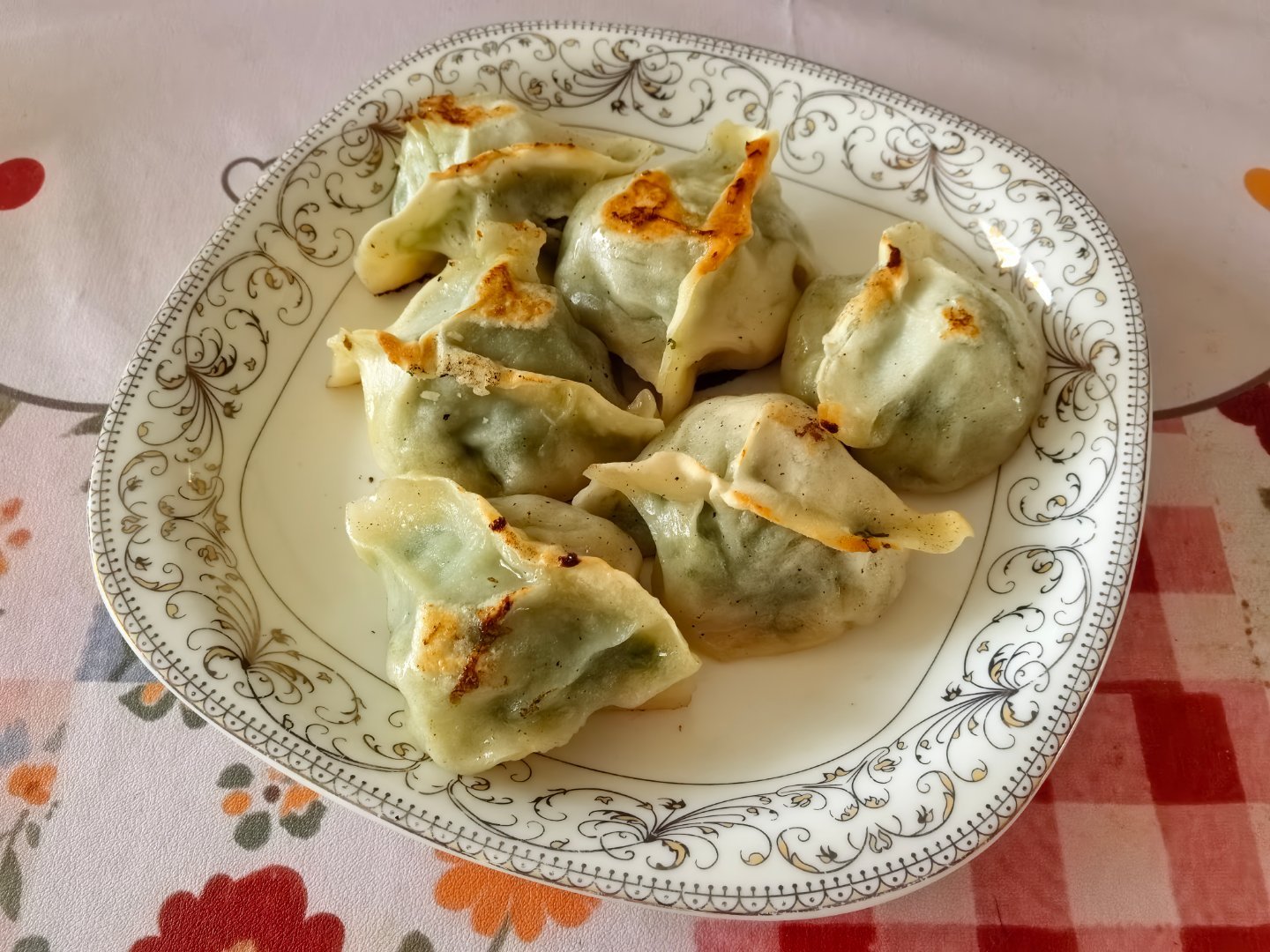 母上大人一大早就打电话来说，“今天是半年儿，得吃饺子！明天入伏，也得吃饺子！”哦