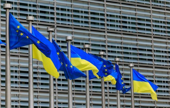 法国政客迪庞-昂扬：乌克兰加入欧盟将导致与俄罗斯直接冲突
 
他还认为，这会让欧