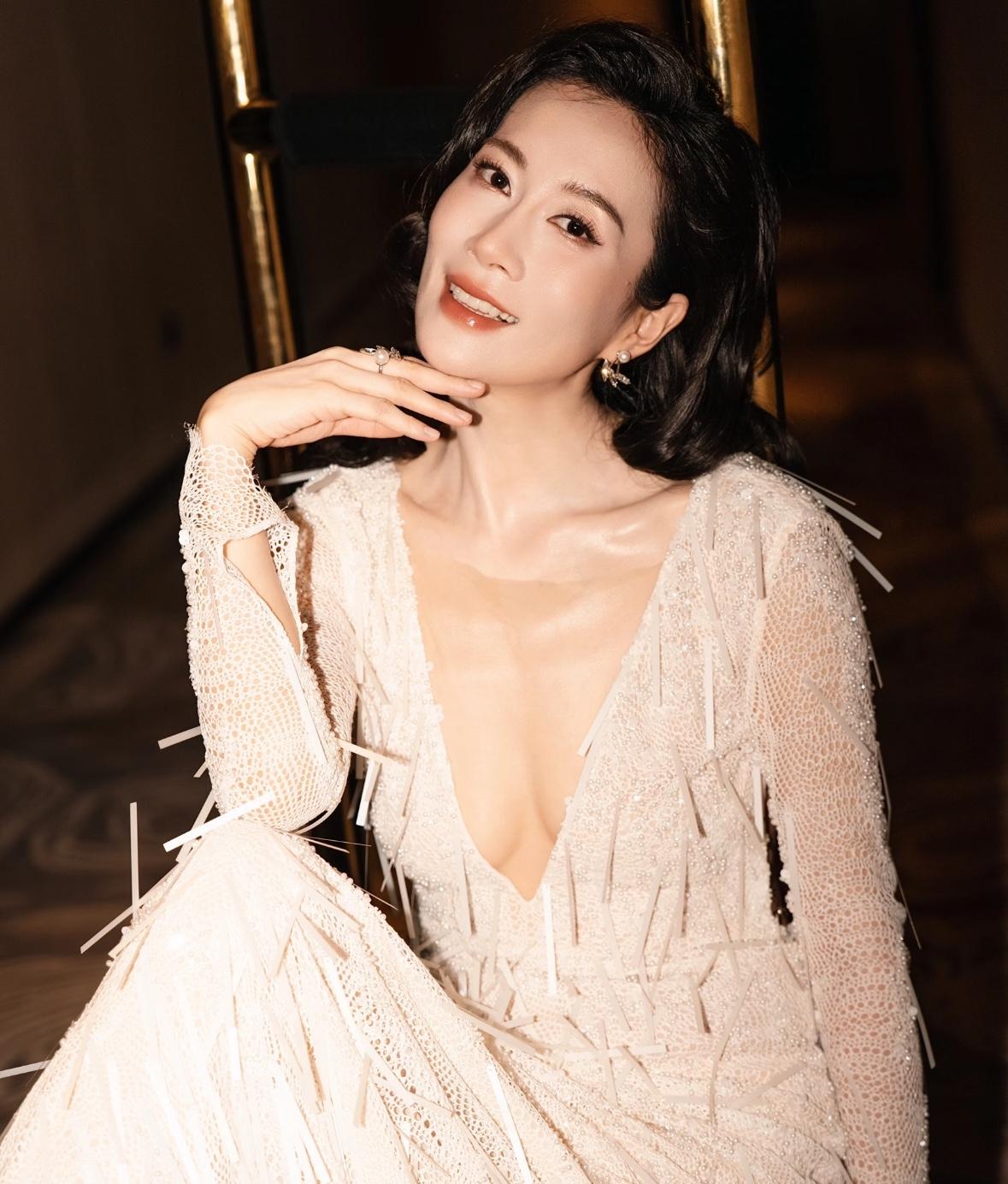 得知这件事我嫂子彻底破防了
胖了她可以运动，脸上的皮肤粗糙了她可以护肤，甚至矮点