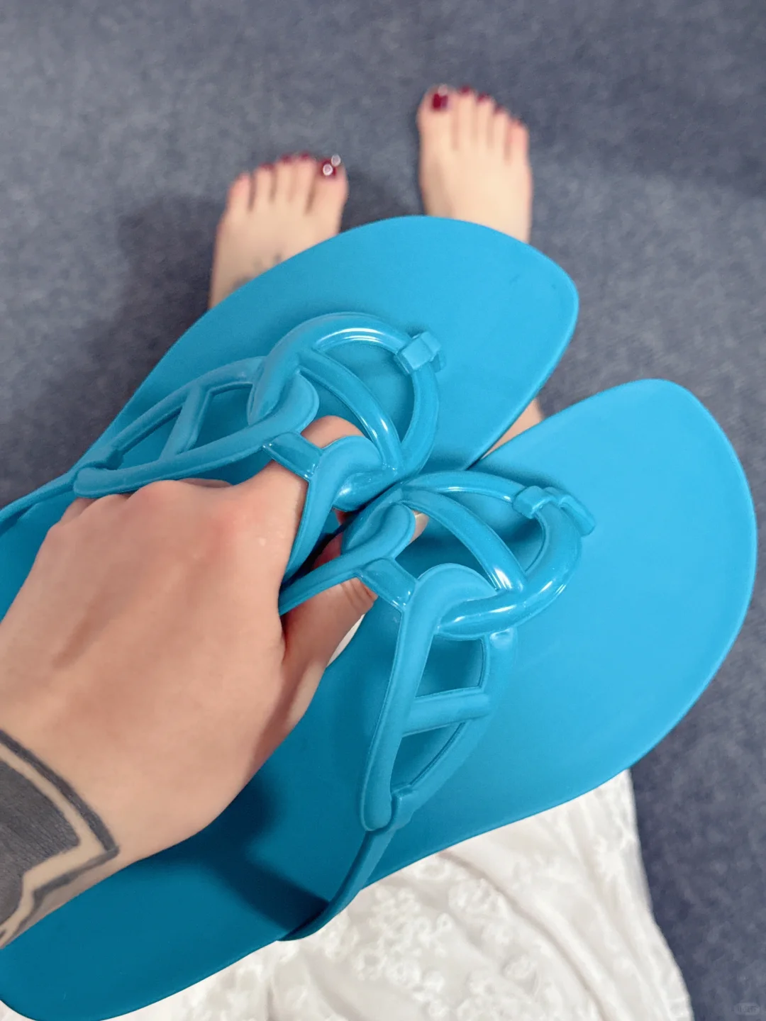 夹脚人字拖蕾丝长裙