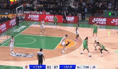 鄢手骐第3粒三分，帮助辽宁追至85-87，打停上海！
北京时间1月29日，辽宁与