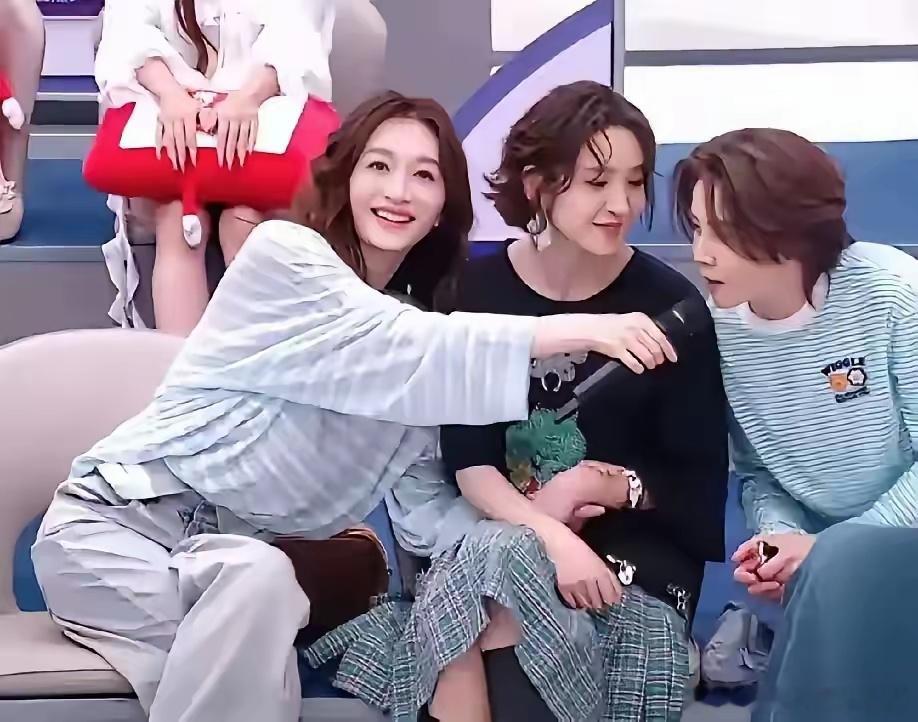 王濛的激动绝非无理取闹，她心疼孙怡组全开麦的诚意与付出。她的情绪爆发，恰恰是对舞