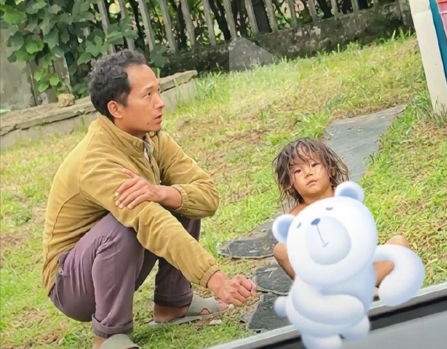 这段时间，“野人小孩”突然成了网络热搜。
 
说实话，大家都挺震惊：在这个网络发