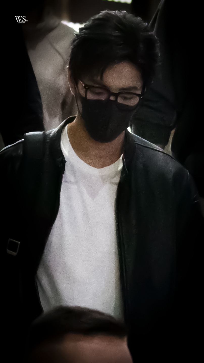 黑口罩也遮挡不住的权威！    ------------------------