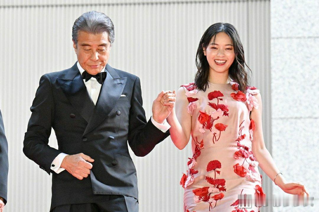 日娱新闻西野七瀬 馆博、西野七濑、大地真央、真矢美纪、南野阳子、宇崎龙童以及导演