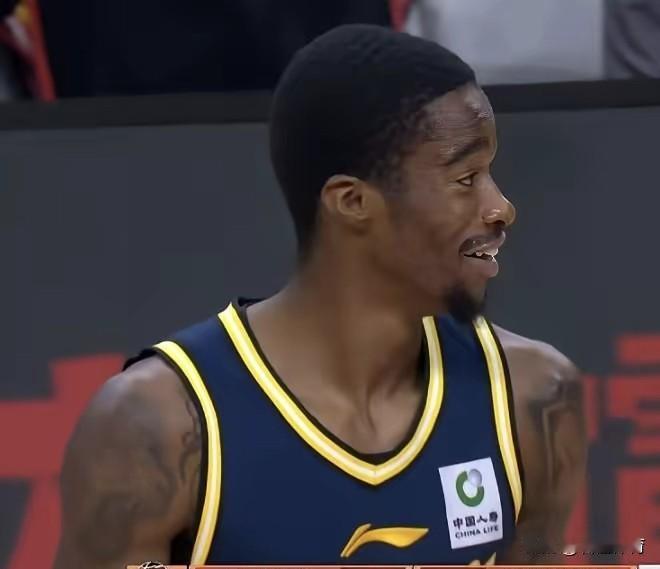 萨姆纳受伤了？这后面还能打吗？

广东队这场状态最好的就是他了，徐杰被各种包夹，