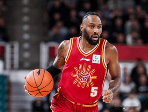 诺威尔差强人意难比古德温，全场就12分1助攻




诺威尔让人失望，杯赛那样3