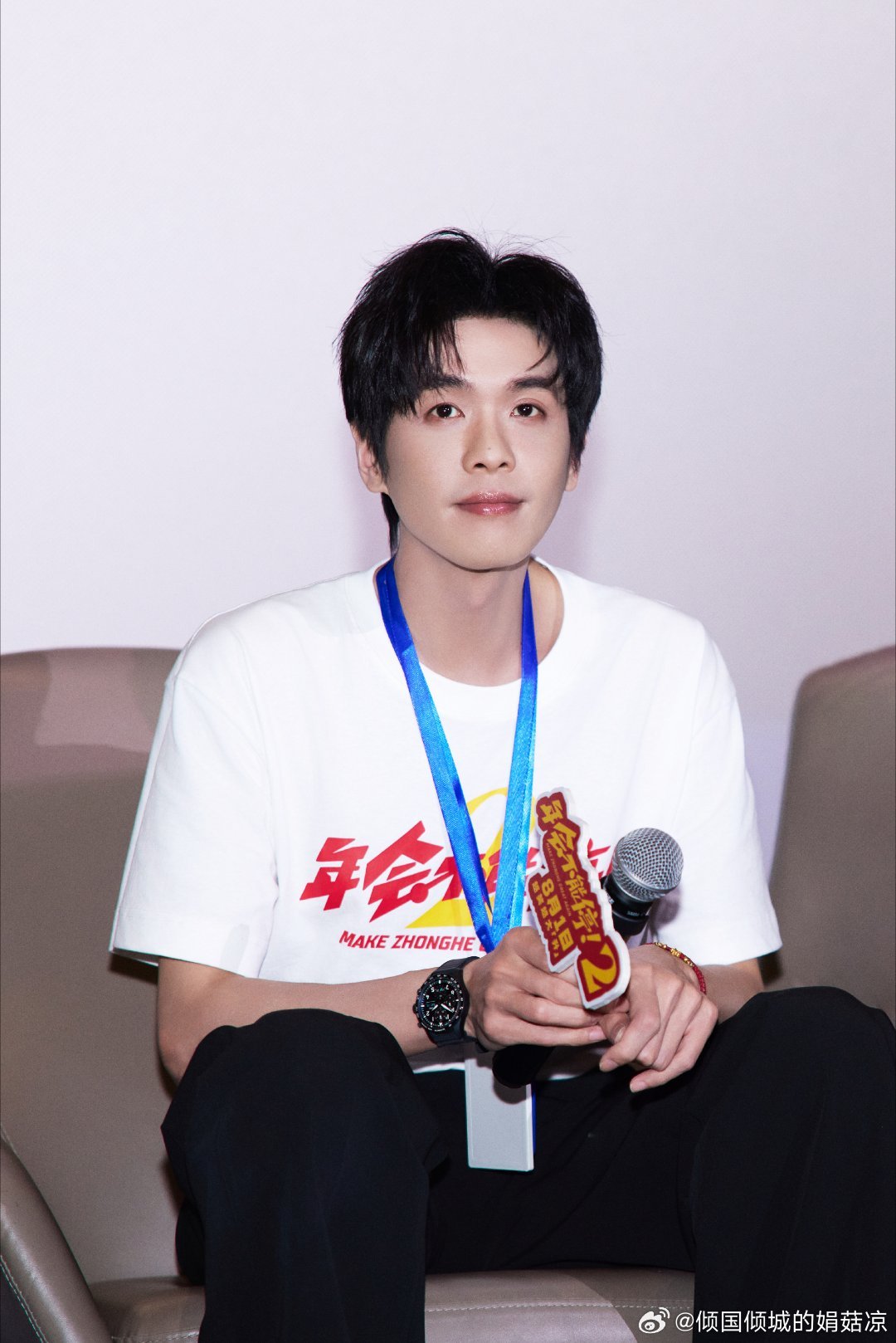张若昀的工牌真的能扫张若昀每天路演都带新工牌谁懂这份快乐张若昀随身工牌可以扫码互