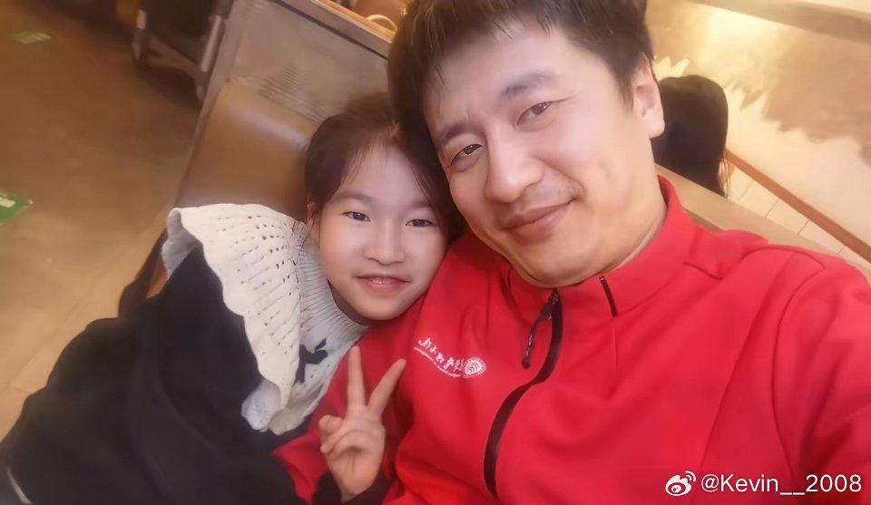 张雪峰的女儿，曾经因为爸爸的陪伴有多开心如今该有多伤心啊！ 