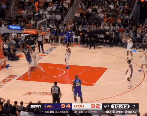 詹姆斯全场唯一不中的出手，是被这样防下的！

伊森在下面顶，申京往上迎，把詹姆斯