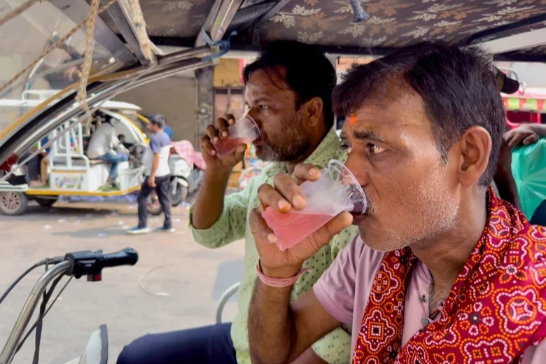 【外媒：#印度欲用毒蛇鳄鱼吓退非法移民#】据德国《柏林日报》网站4月9日报道，印