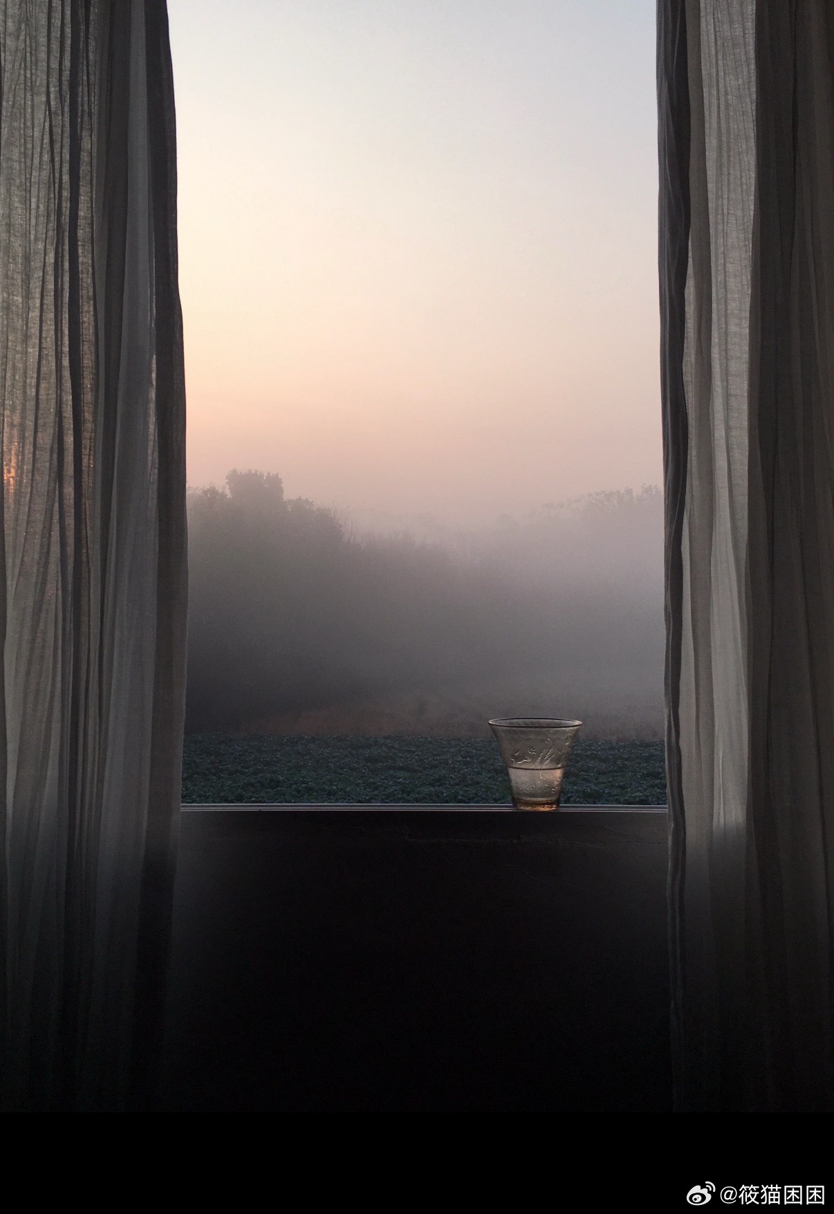 有个女的长期被老公家暴 老公一喝酒就动手打她她哭着去找老中医 想求个办法老中医也