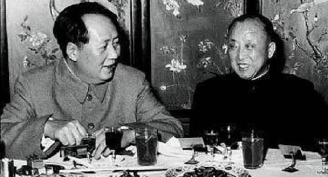 1955年卫立煌荣归祖国，周总理与朱德亲自到场迎接，毛主席高度评价：这是为国家作