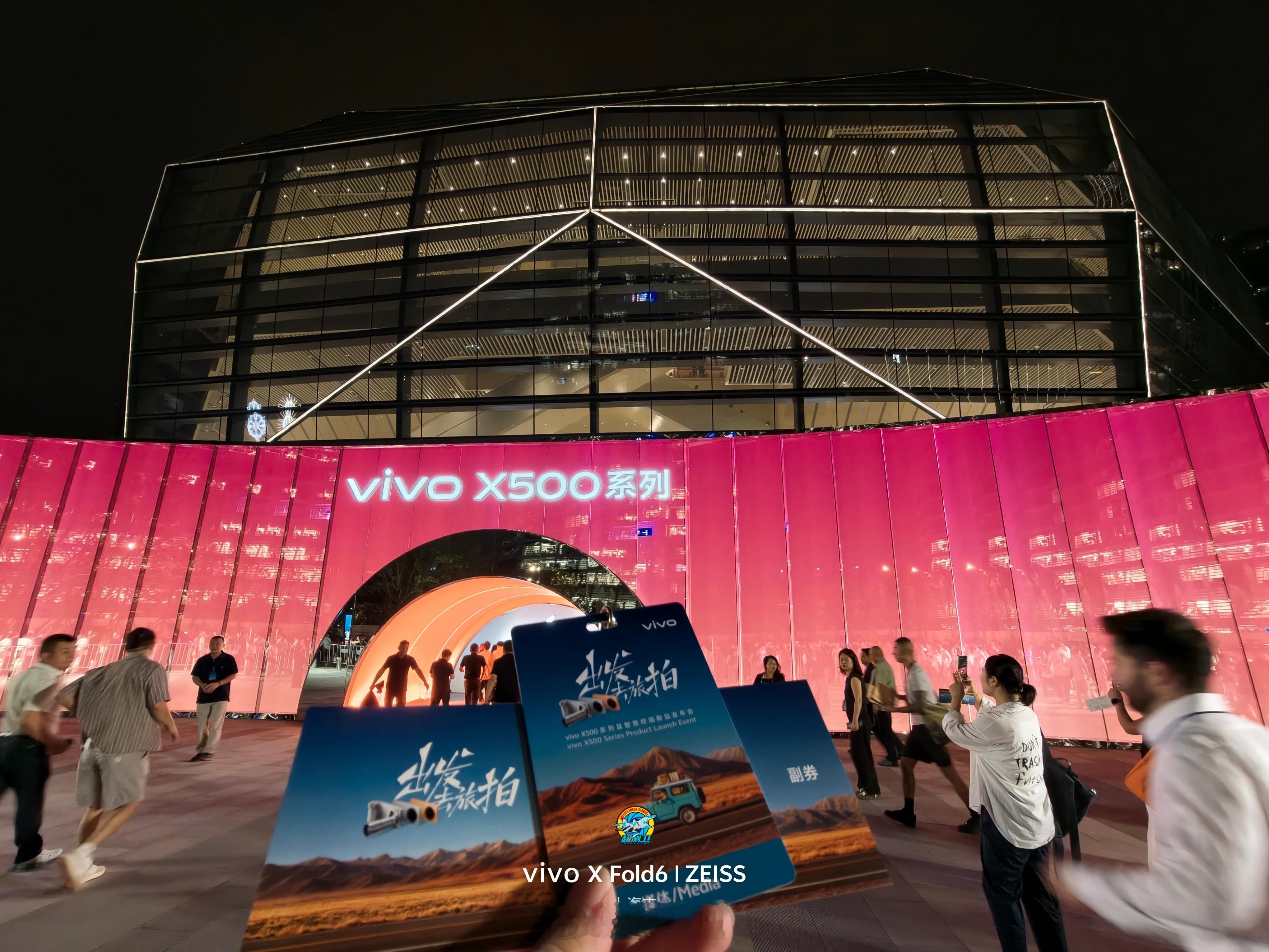 国庆假期出去玩，可以带vivo X500手机了。灭霸500vivo[超话]  ​