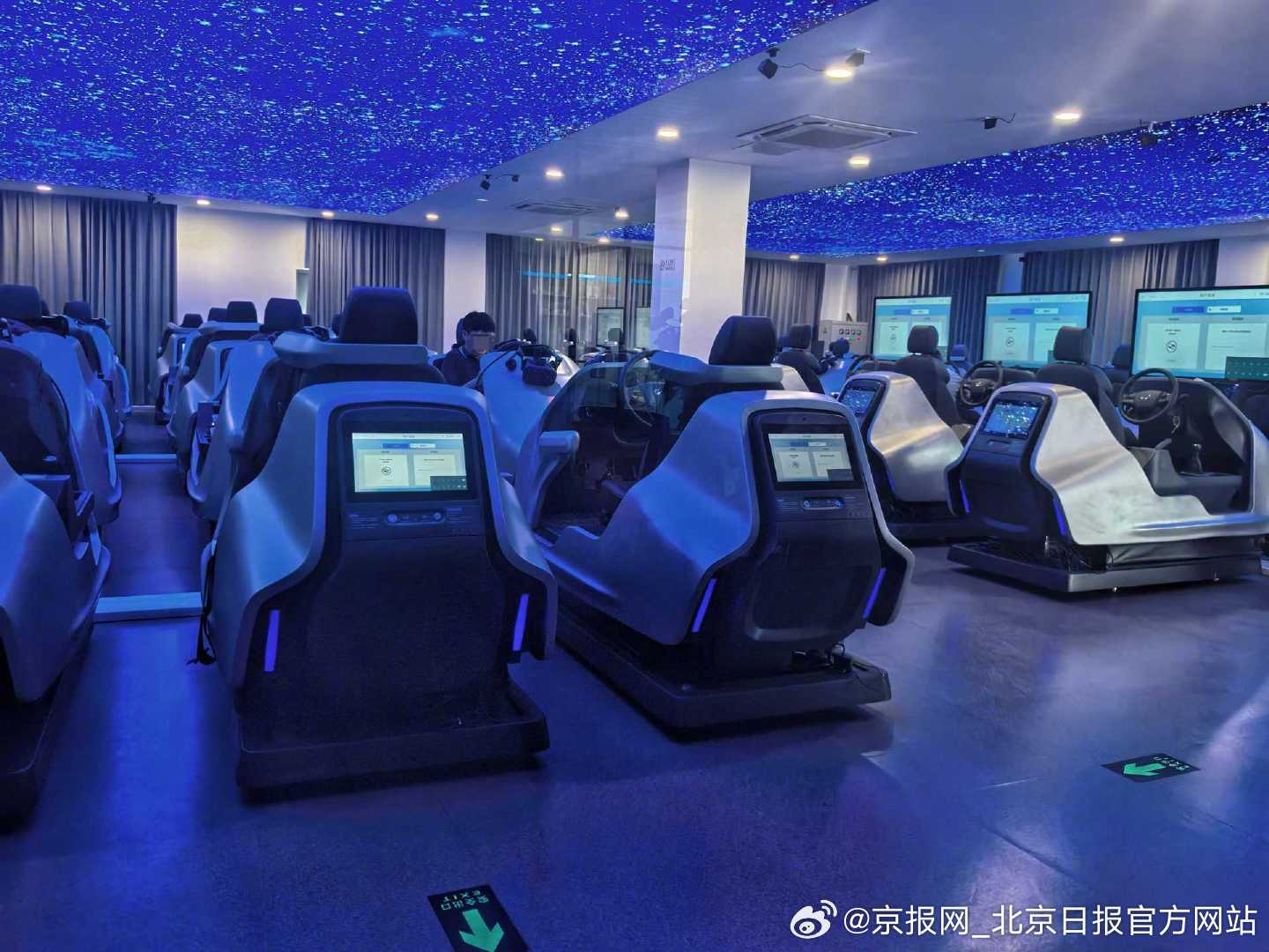【锐评｜#驾校智能班不能成马路杀手速成班#！】#驾校智能班自动挡最快30天拿本#
