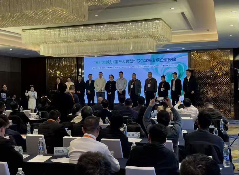 突发！国产AI算力迎史诗级利好，万亿模型竞赛换赛道
 
最近市场最重磅的消息，莫