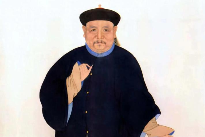 他是岳飞第21世孙，掌着西北数十万大军，是整个清朝唯一的汉人大将军。 但满朝上下