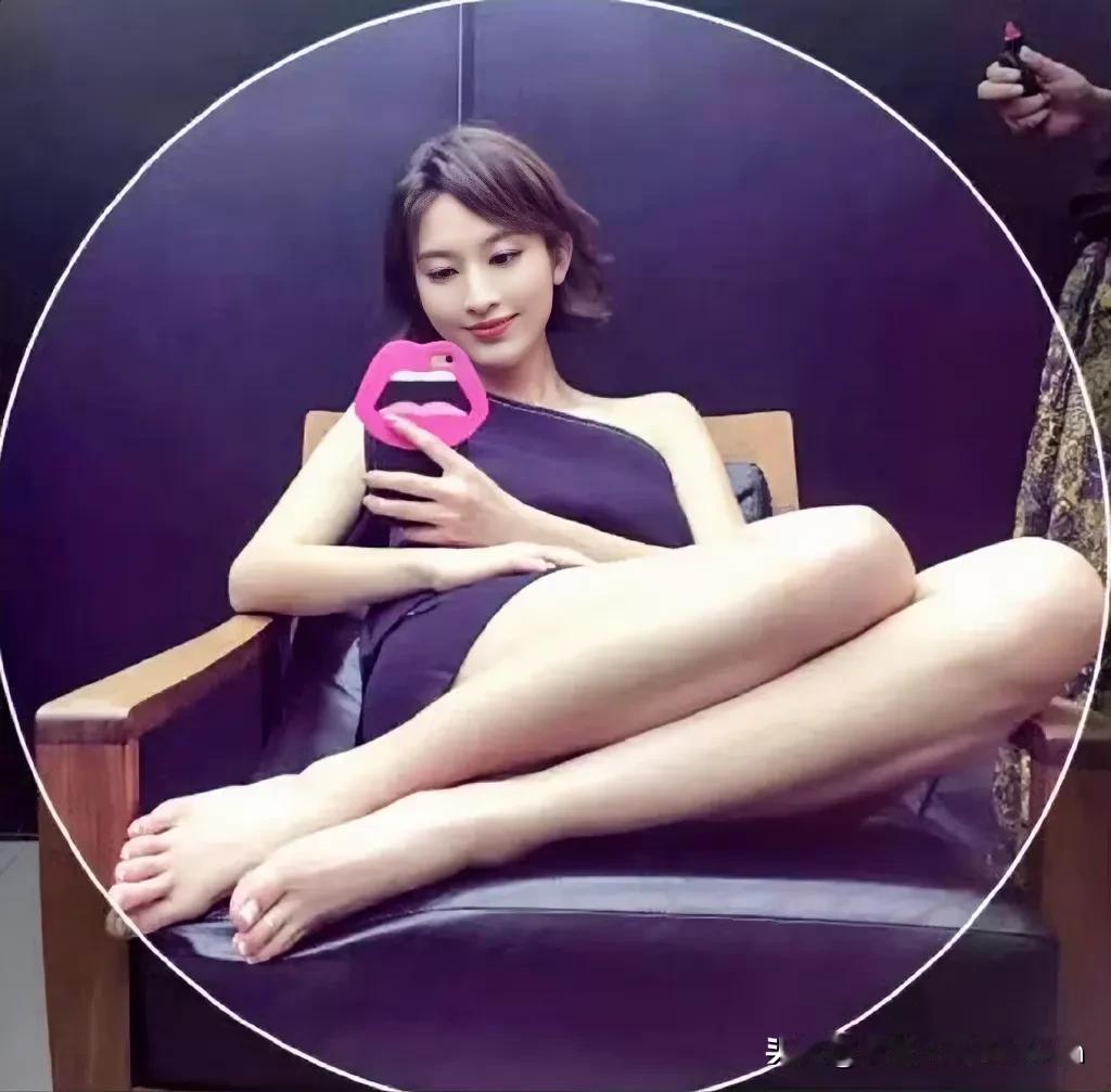 张俪这大长腿太抢镜了吧！