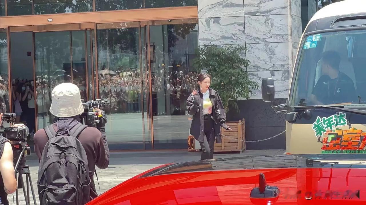 【密室大逃脱杨幂在株洲录制 】大幂幂又来株洲录制啦？请问去哪可以偶遇？急在线等！