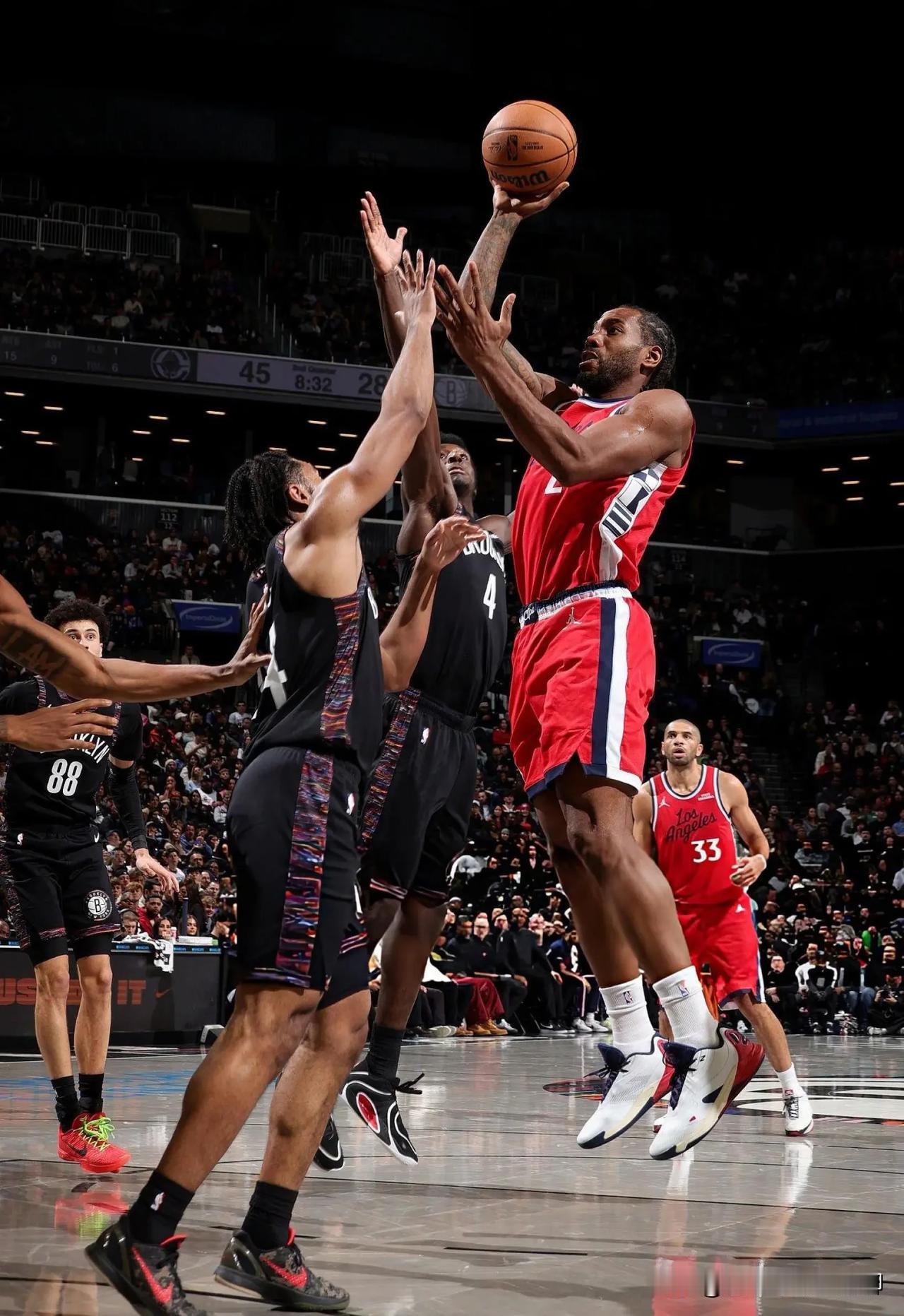 敬业卡上线，想必大家都见过战神卡，肯定没见过敬业卡
今日对战篮网，伦纳德带伤出战