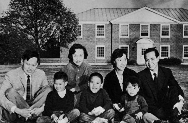 一个荒唐的禁令出台了。美国国家科学基金会告诉本国科学家：从今往后，中国的研究机构