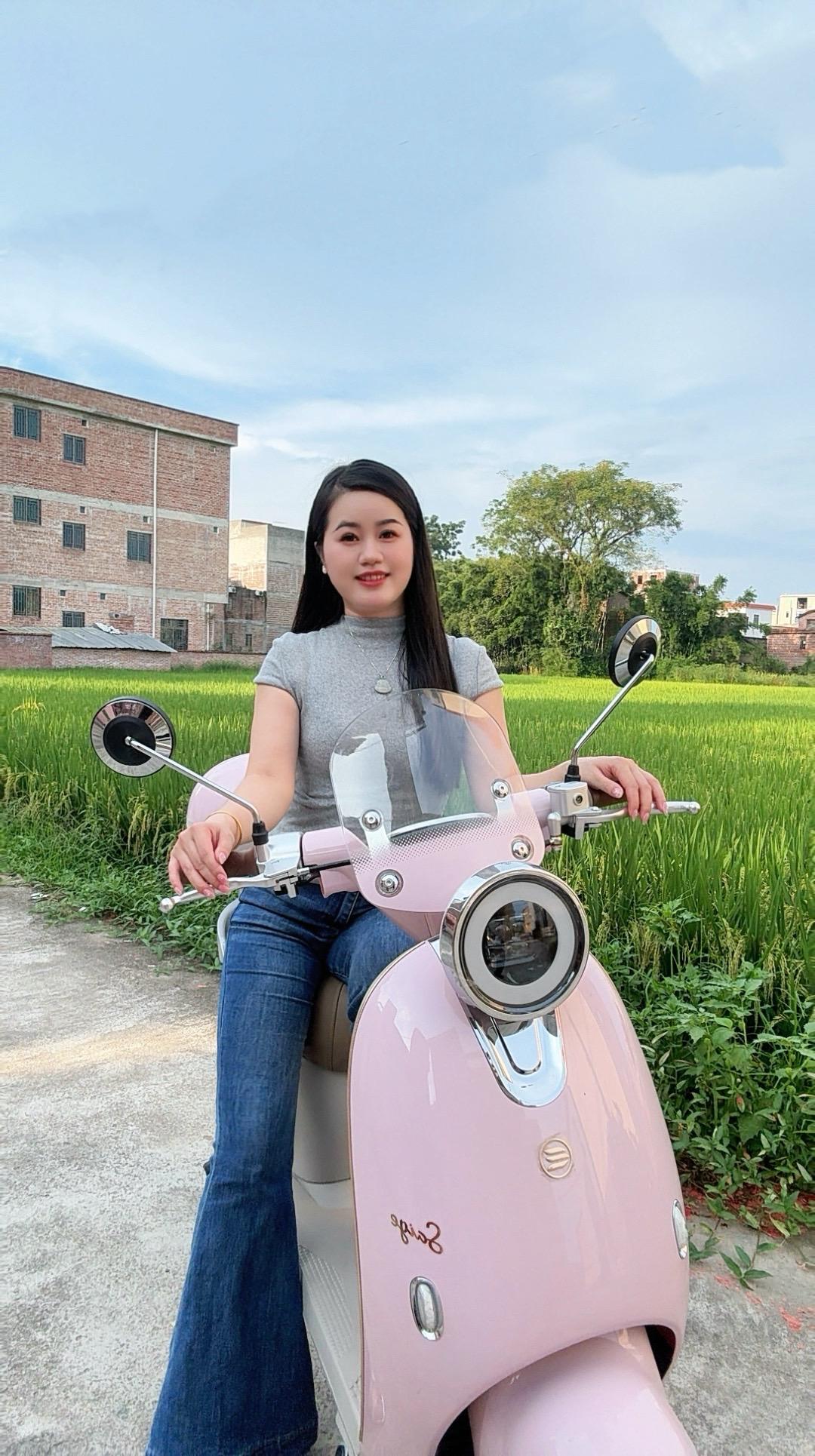 稻田 纪录美好生活 心爱的小摩托