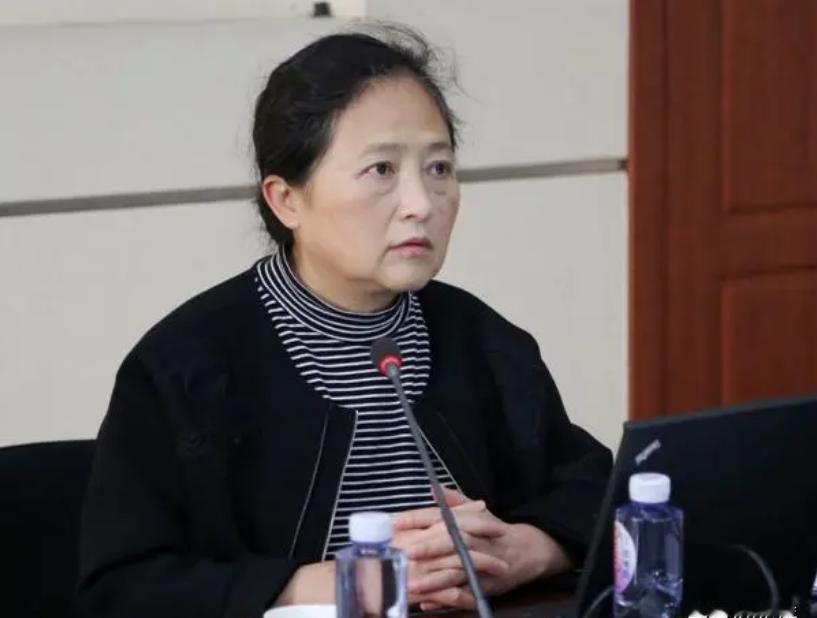 “如果中国有两个这样的女人，足以将日本沉没。”

在一个火辣辣的1969年夏天，