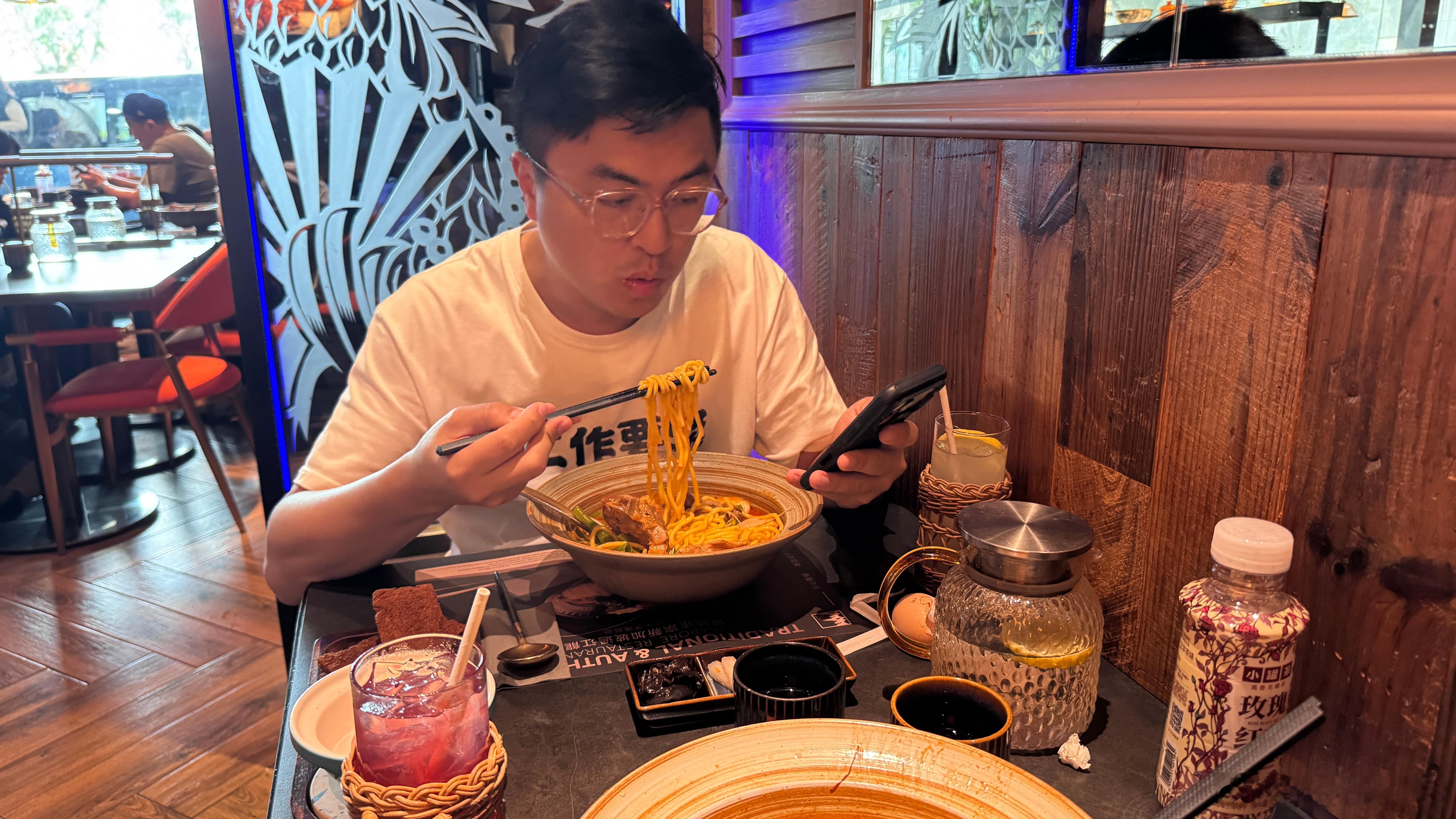 看来你很想家你都准备要回家乡吃半个多月家乡菜了在这边都还好这口