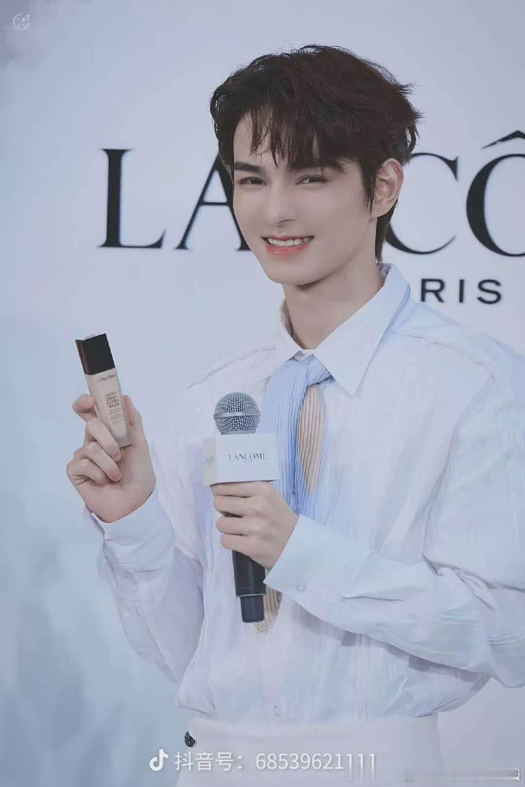 何昶希  💜 希希考古帖之5️⃣大牌 咱家希希也不是没有过话说 希希现在的颜值