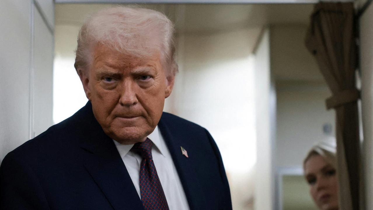 据美国全国广播公司新闻部报道，当选总统特朗普在深夜发布的一条社交动态，如同一块巨